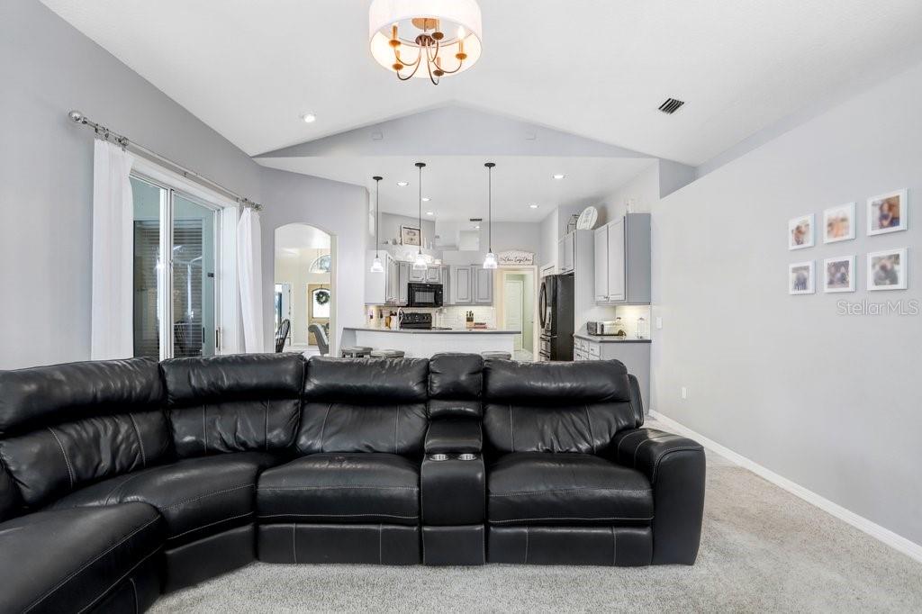 TWIN LAKES - Residential