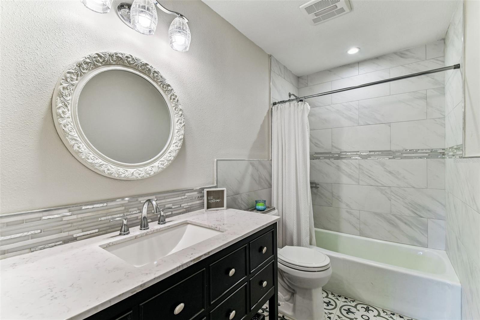 TAMPAS NORTH SIDE COUNTRY CLUB AREA UNIT - Residential