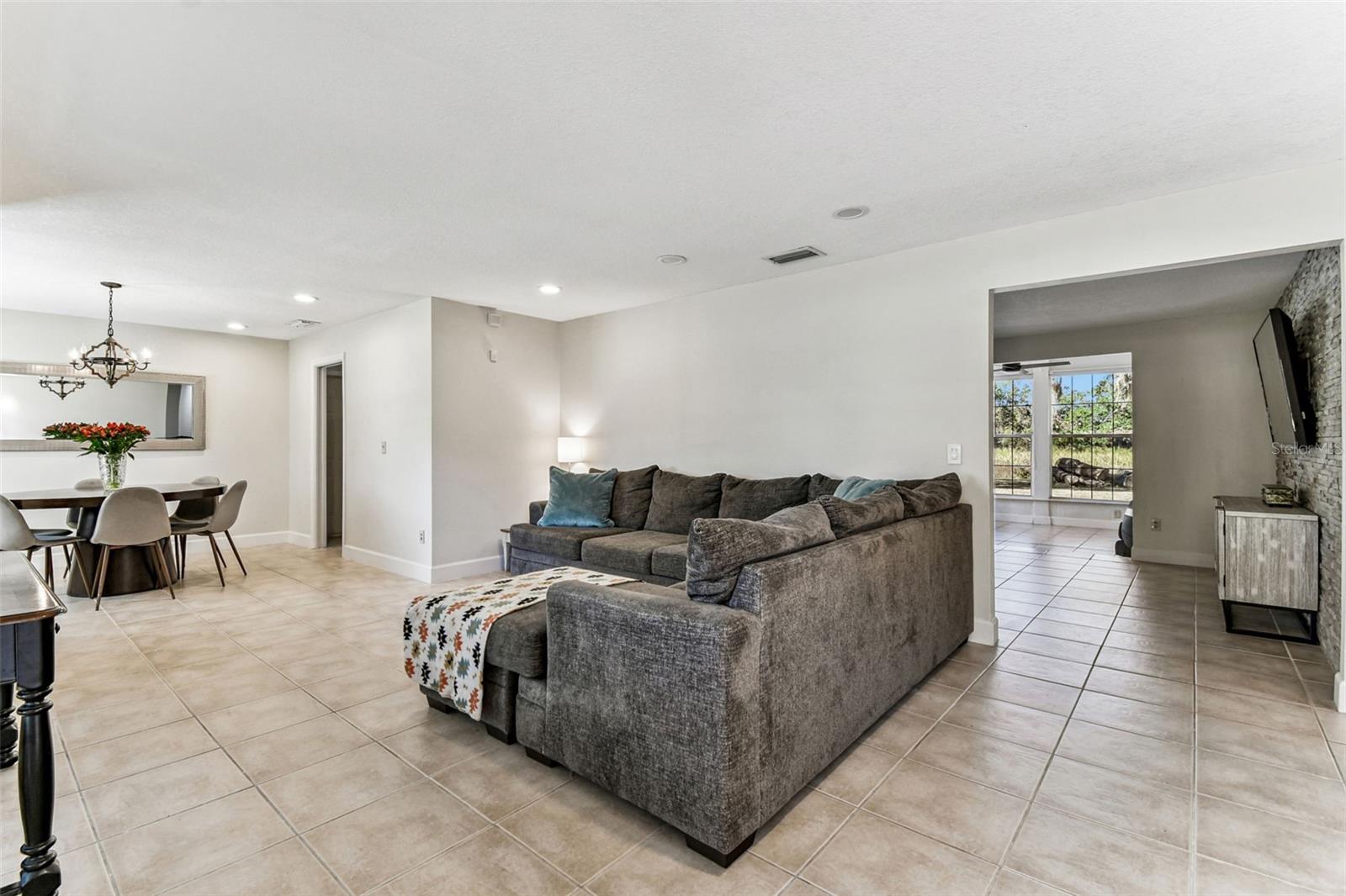 TAMPAS NORTH SIDE COUNTRY CLUB AREA UNIT - Residential