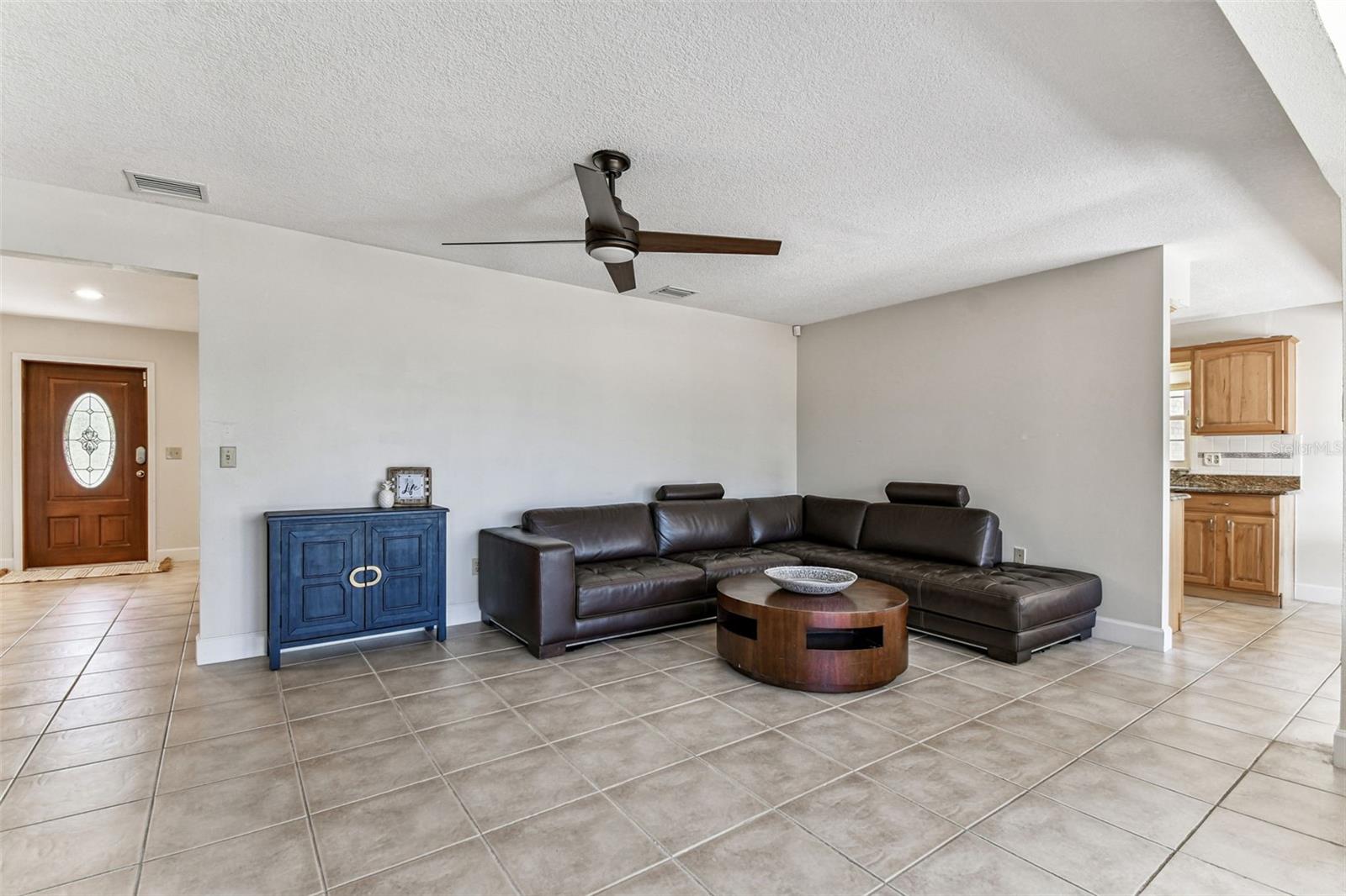 TAMPAS NORTH SIDE COUNTRY CLUB AREA UNIT - Residential