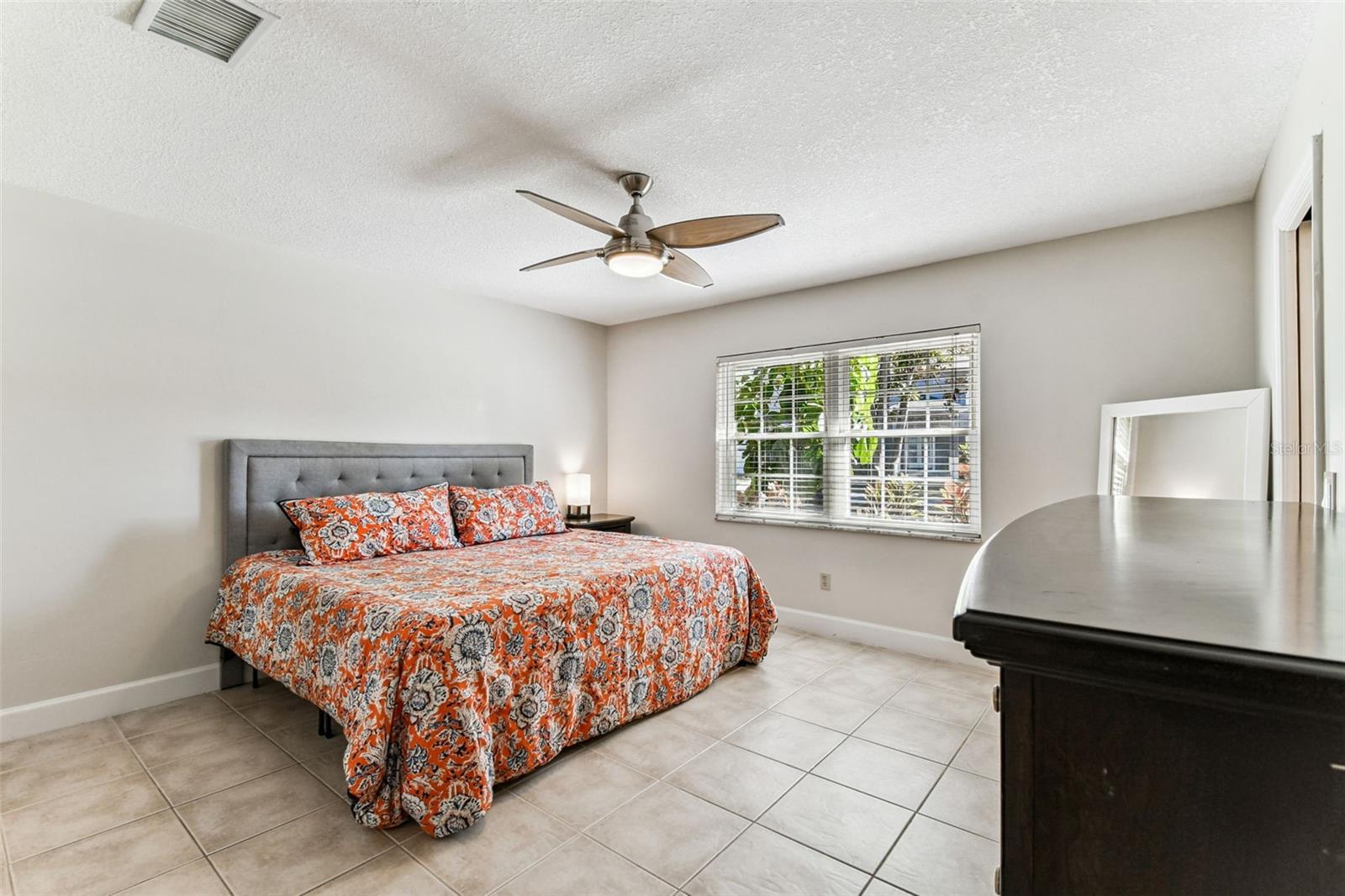 TAMPAS NORTH SIDE COUNTRY CLUB AREA UNIT - Residential