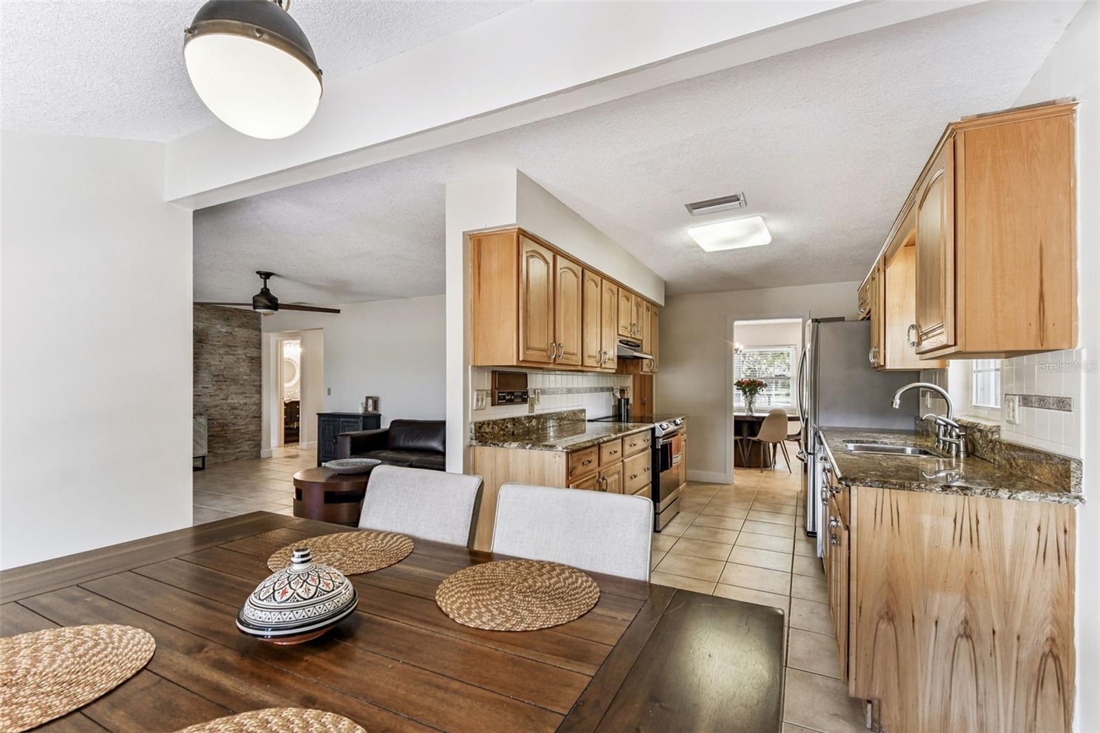 TAMPAS NORTH SIDE COUNTRY CLUB AREA UNIT - Residential