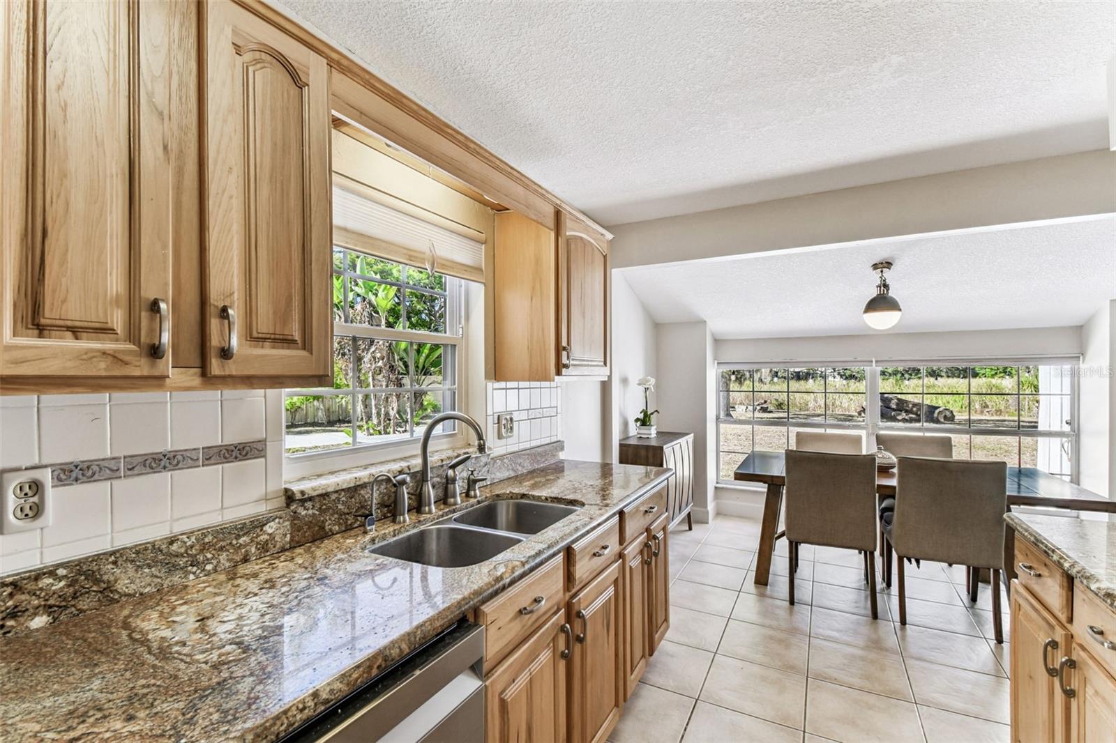 TAMPAS NORTH SIDE COUNTRY CLUB AREA UNIT - Residential