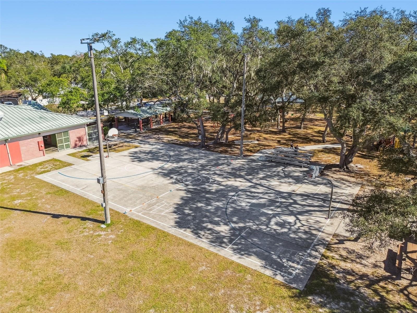 TAMPAS NORTH SIDE COUNTRY CLUB AREA UNIT - Residential