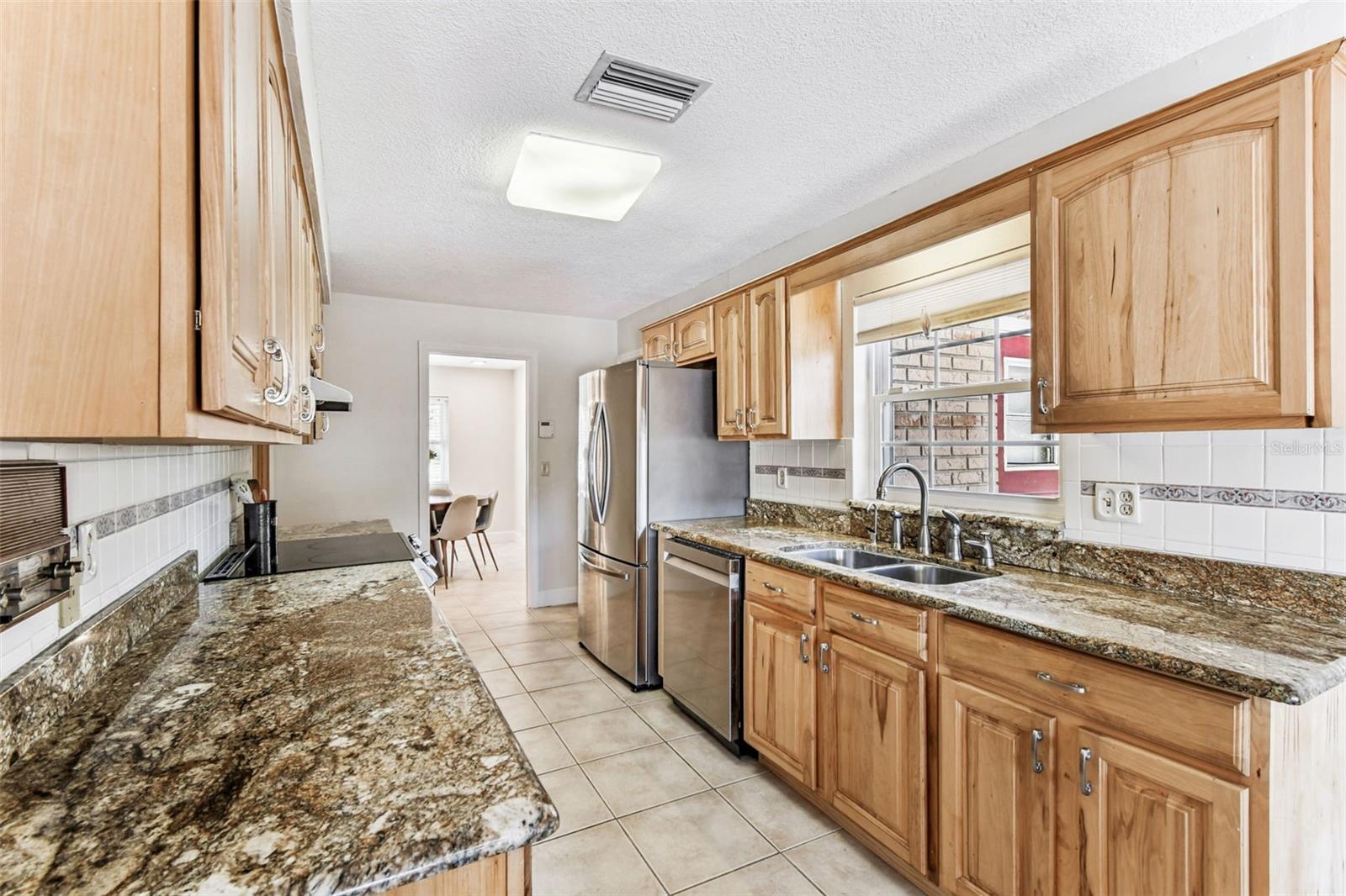 TAMPAS NORTH SIDE COUNTRY CLUB AREA UNIT - Residential