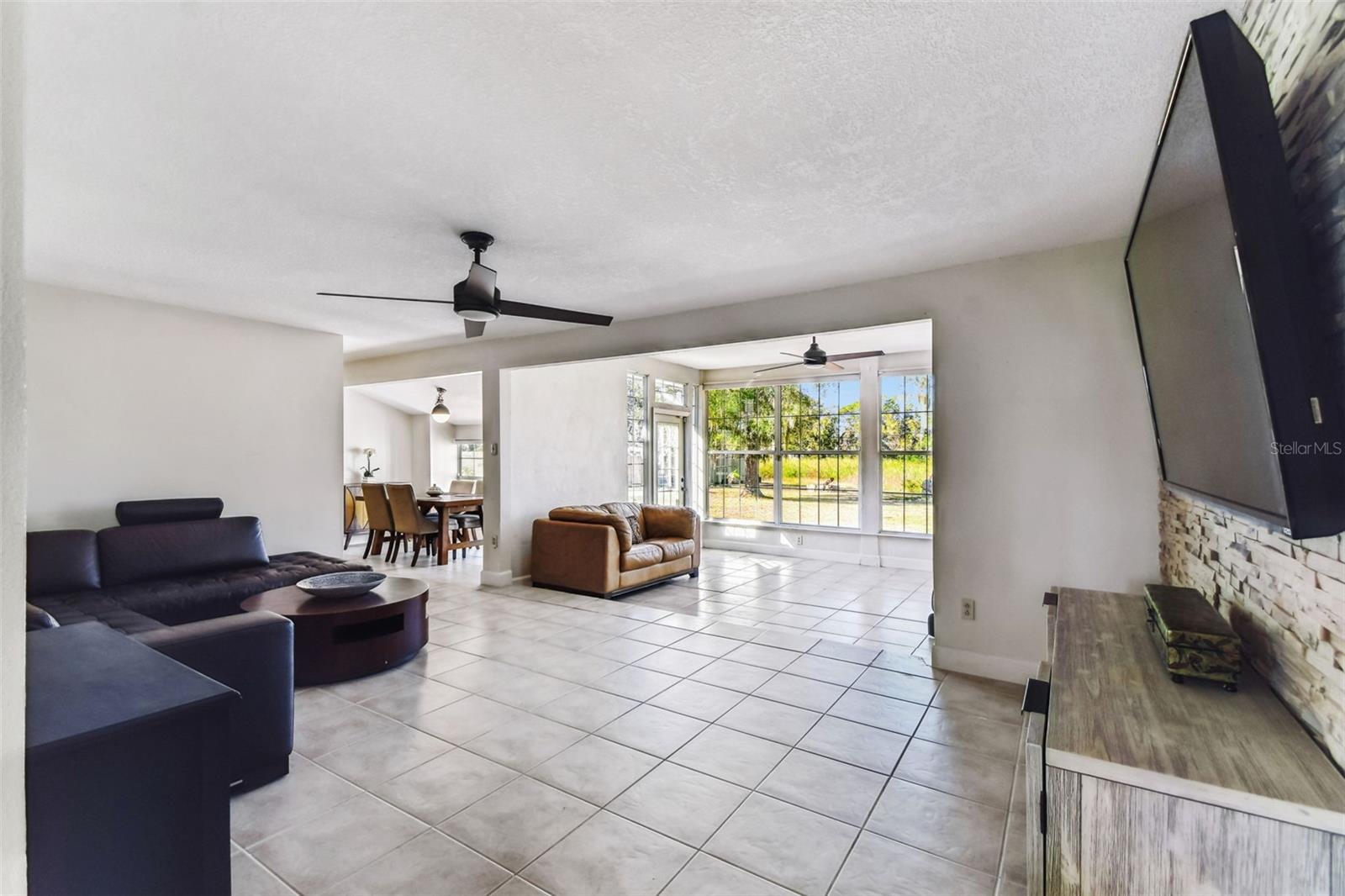 TAMPAS NORTH SIDE COUNTRY CLUB AREA UNIT - Residential