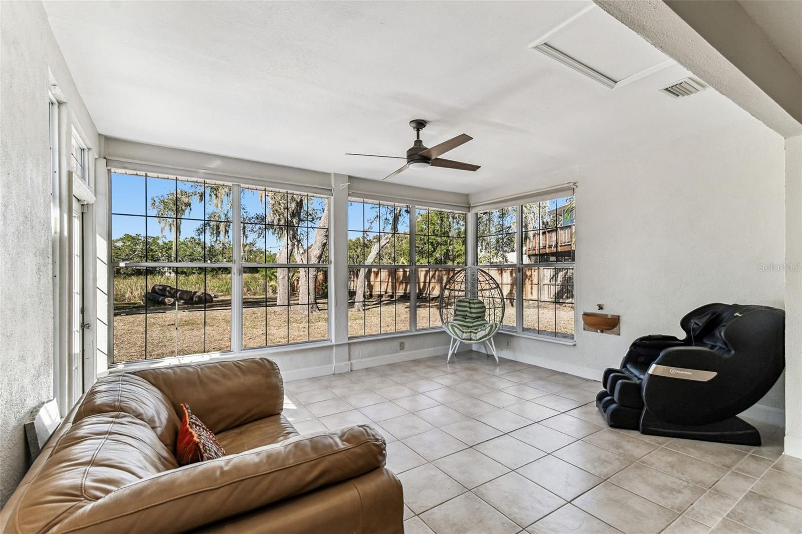 TAMPAS NORTH SIDE COUNTRY CLUB AREA UNIT - Residential