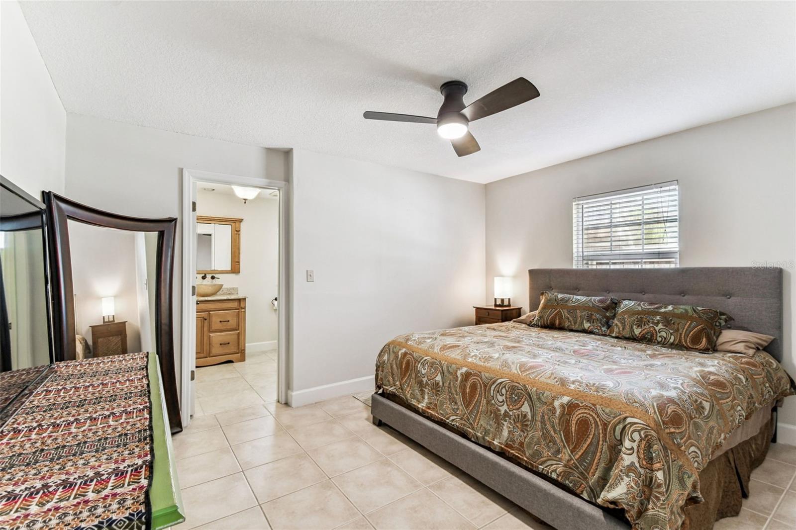 TAMPAS NORTH SIDE COUNTRY CLUB AREA UNIT - Residential