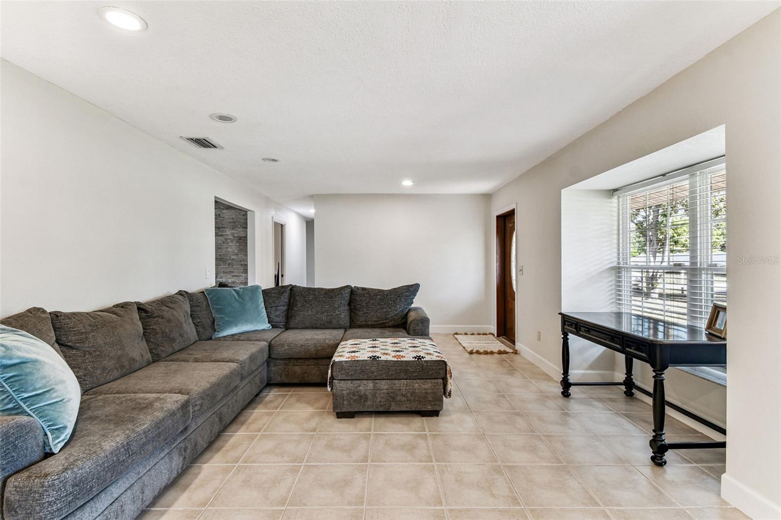 TAMPAS NORTH SIDE COUNTRY CLUB AREA UNIT - Residential