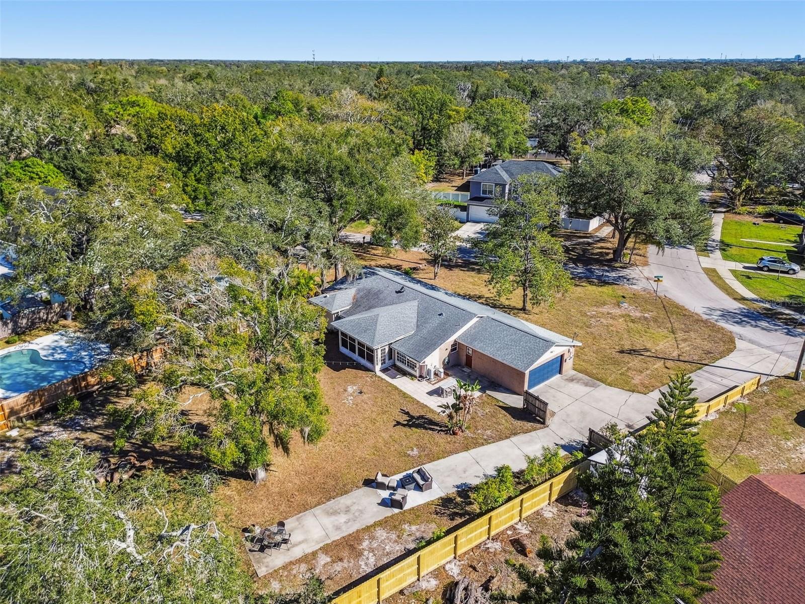 TAMPAS NORTH SIDE COUNTRY CLUB AREA UNIT - Residential