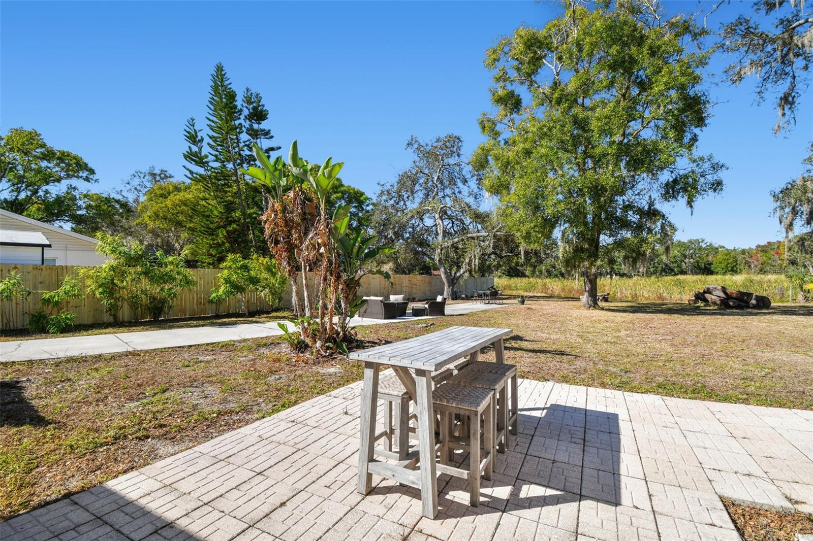 TAMPAS NORTH SIDE COUNTRY CLUB AREA UNIT - Residential