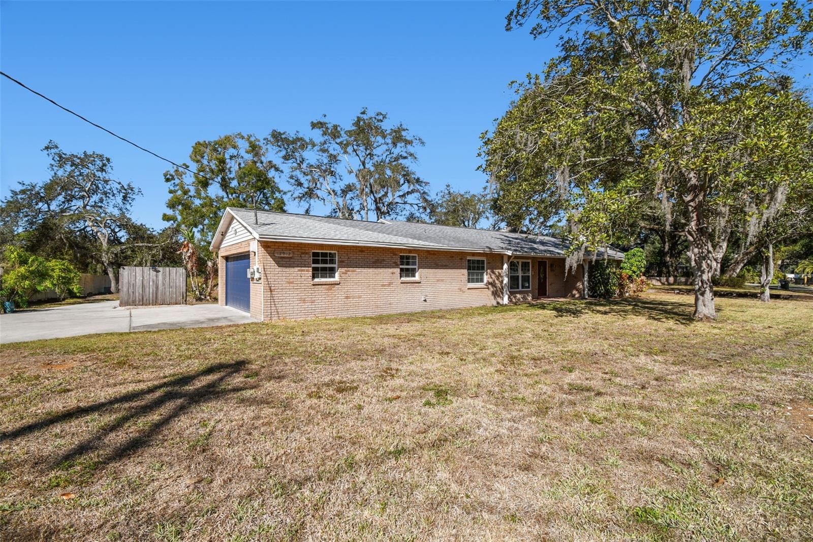 TAMPAS NORTH SIDE COUNTRY CLUB AREA UNIT - Residential