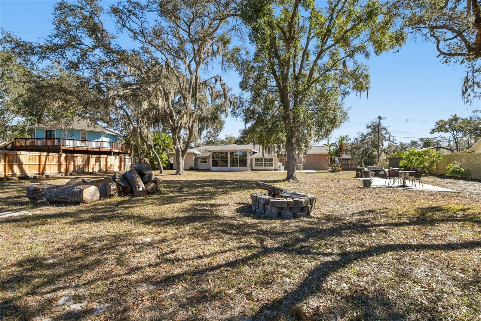 TAMPAS NORTH SIDE COUNTRY CLUB AREA UNIT - Residential