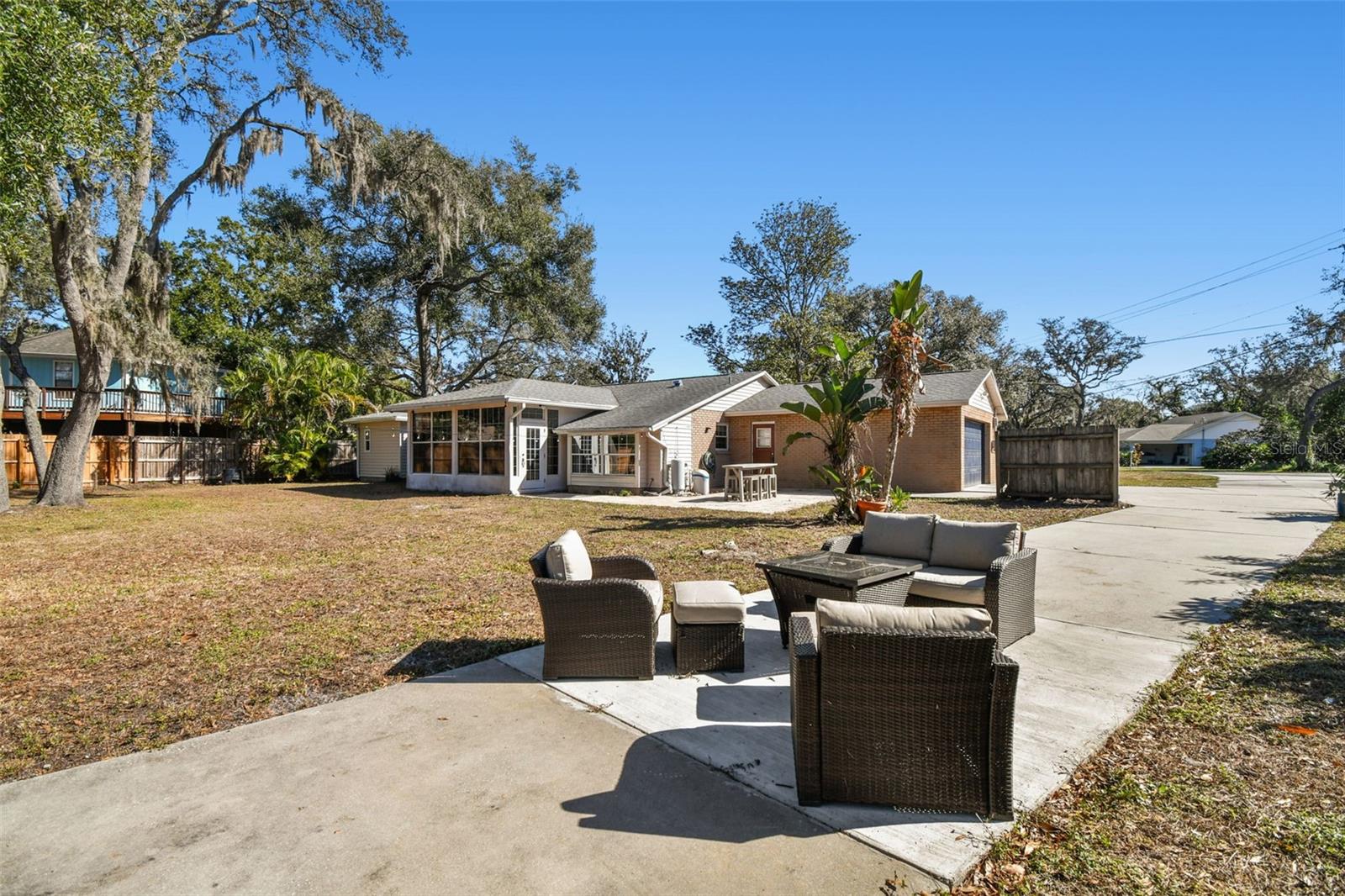 TAMPAS NORTH SIDE COUNTRY CLUB AREA UNIT - Residential