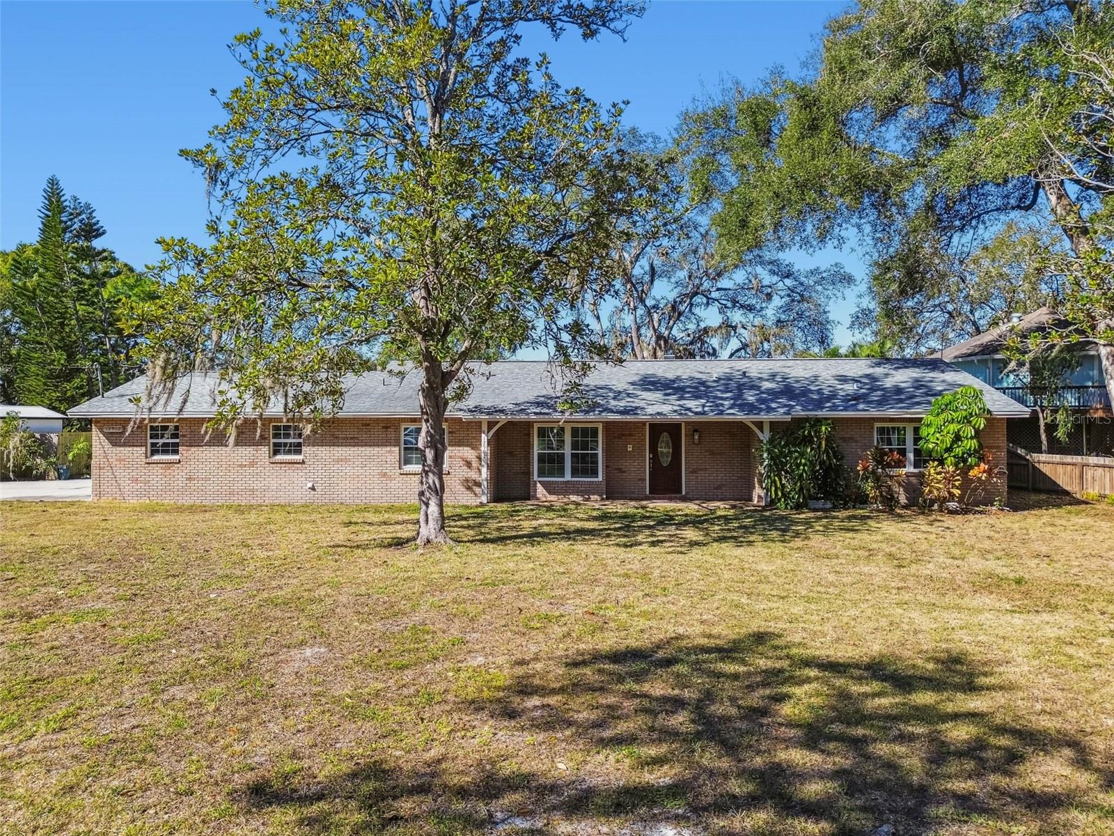 TAMPAS NORTH SIDE COUNTRY CLUB AREA UNIT - Residential