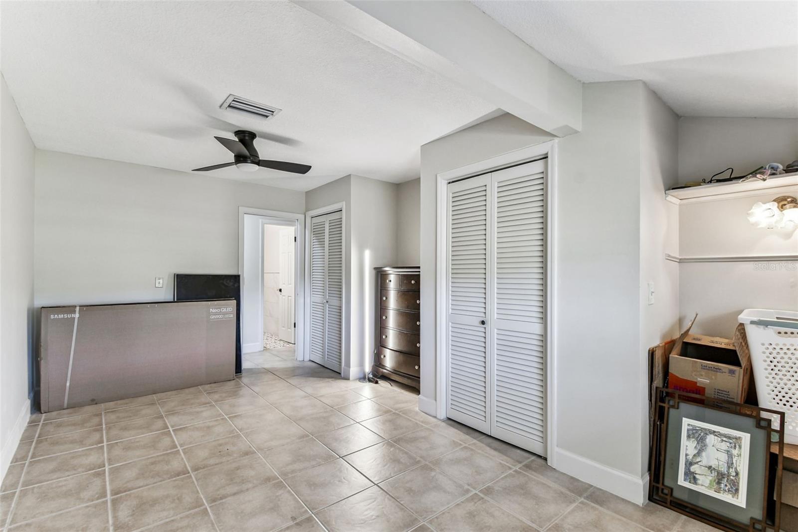 TAMPAS NORTH SIDE COUNTRY CLUB AREA UNIT - Residential