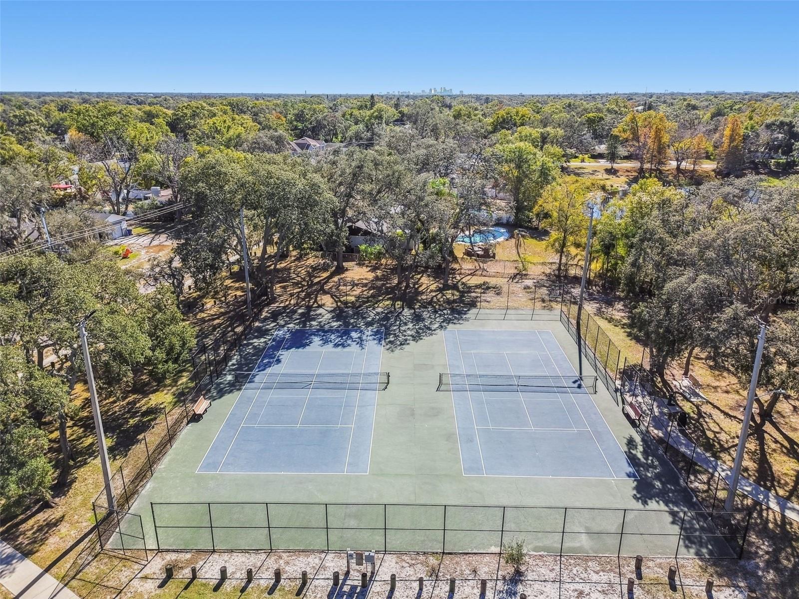 TAMPAS NORTH SIDE COUNTRY CLUB AREA UNIT - Residential