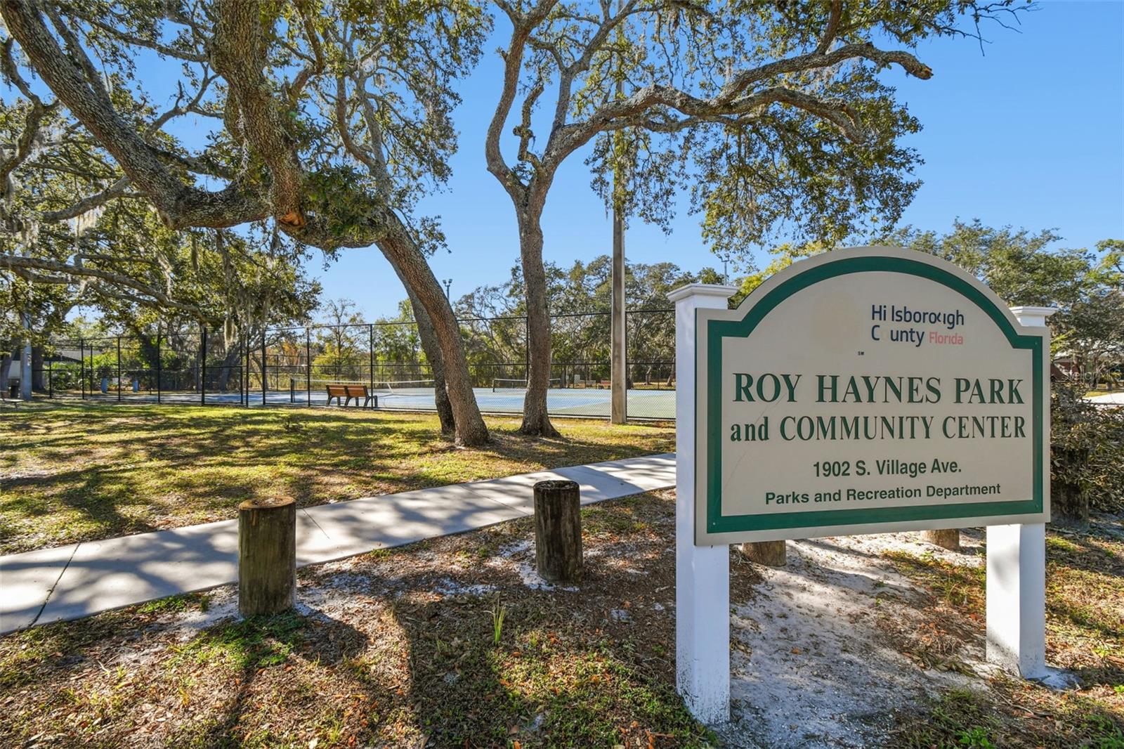 TAMPAS NORTH SIDE COUNTRY CLUB AREA UNIT - Residential