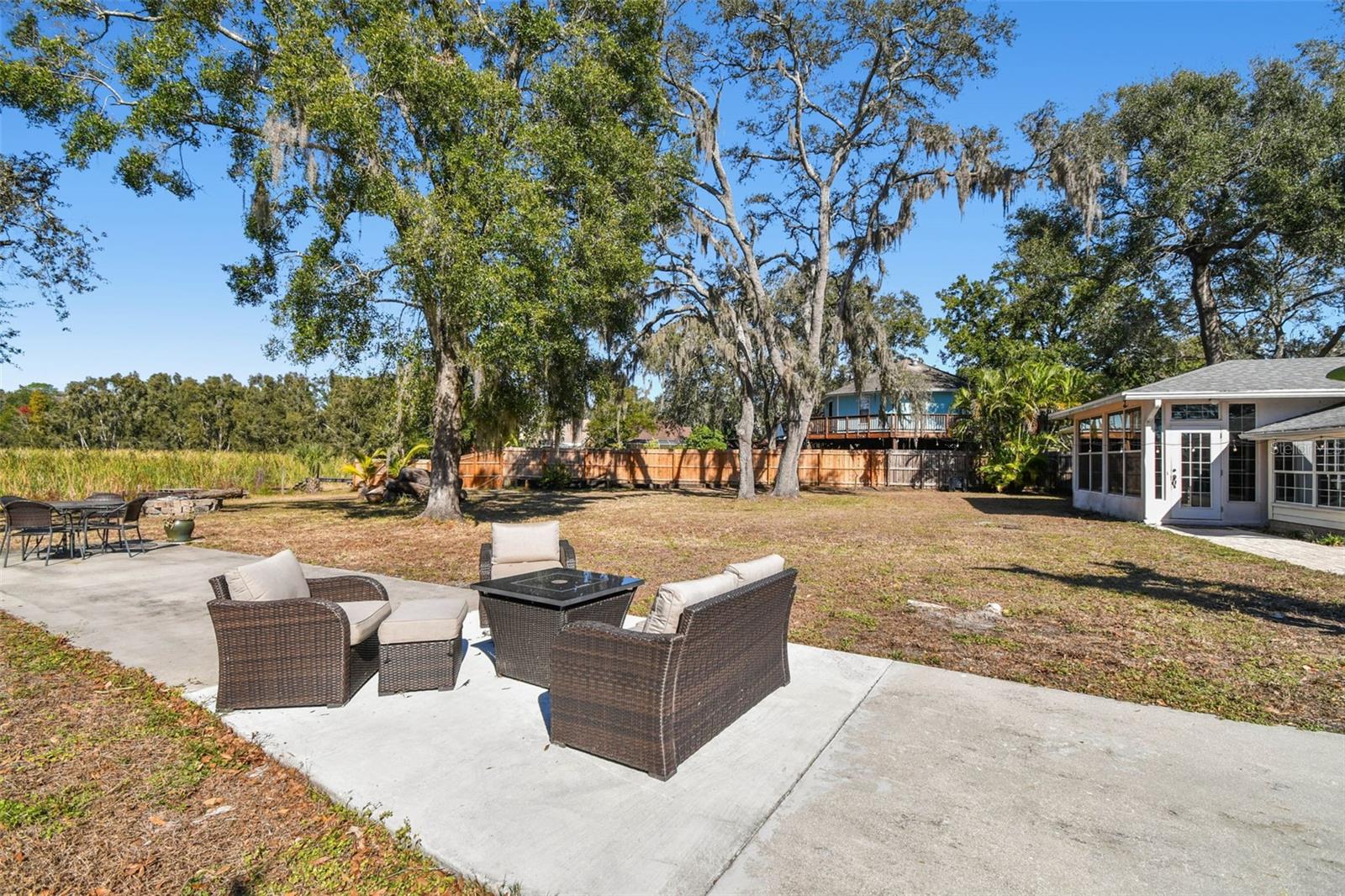 TAMPAS NORTH SIDE COUNTRY CLUB AREA UNIT - Residential