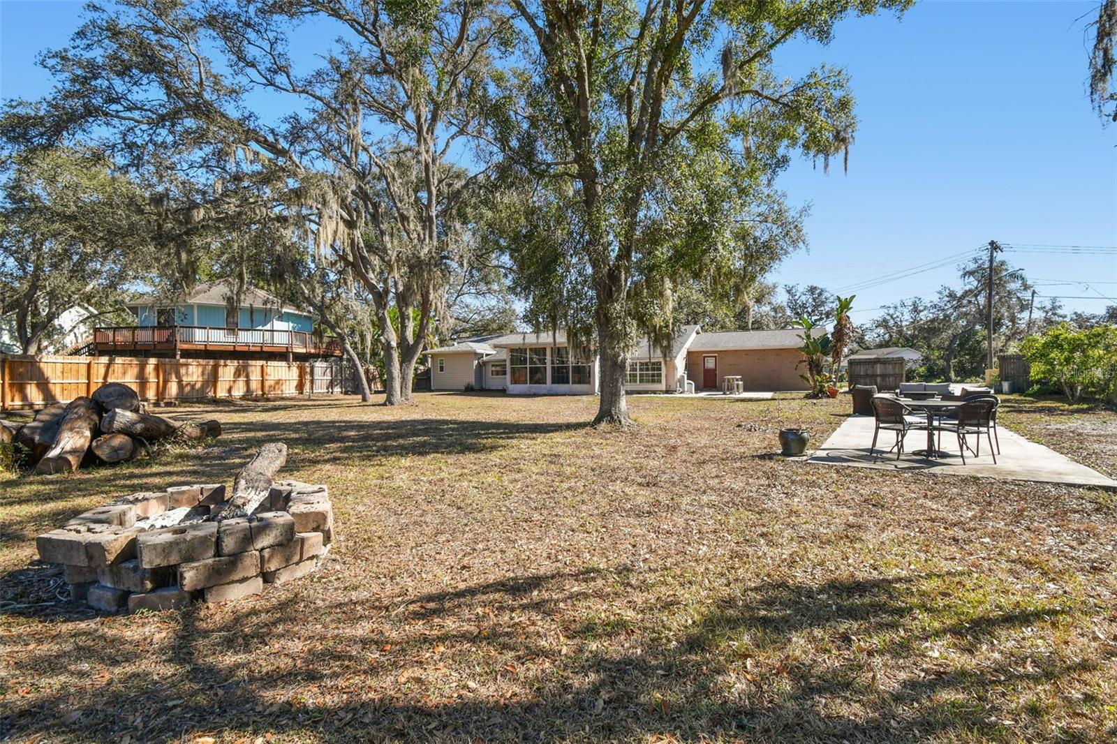 TAMPAS NORTH SIDE COUNTRY CLUB AREA UNIT - Residential