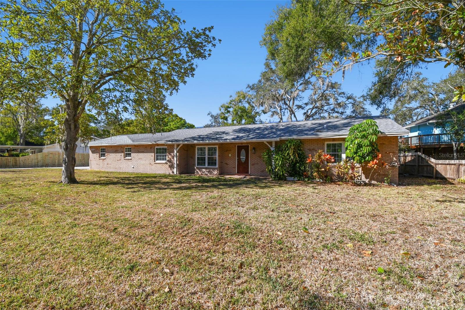 TAMPAS NORTH SIDE COUNTRY CLUB AREA UNIT - Residential