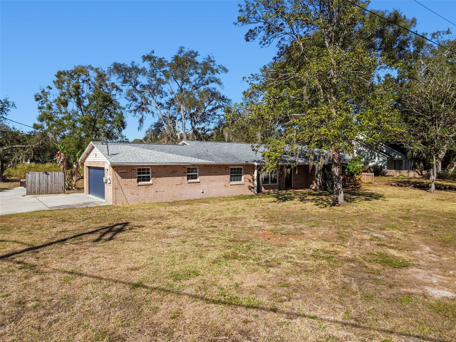 TAMPAS NORTH SIDE COUNTRY CLUB AREA UNIT - Residential