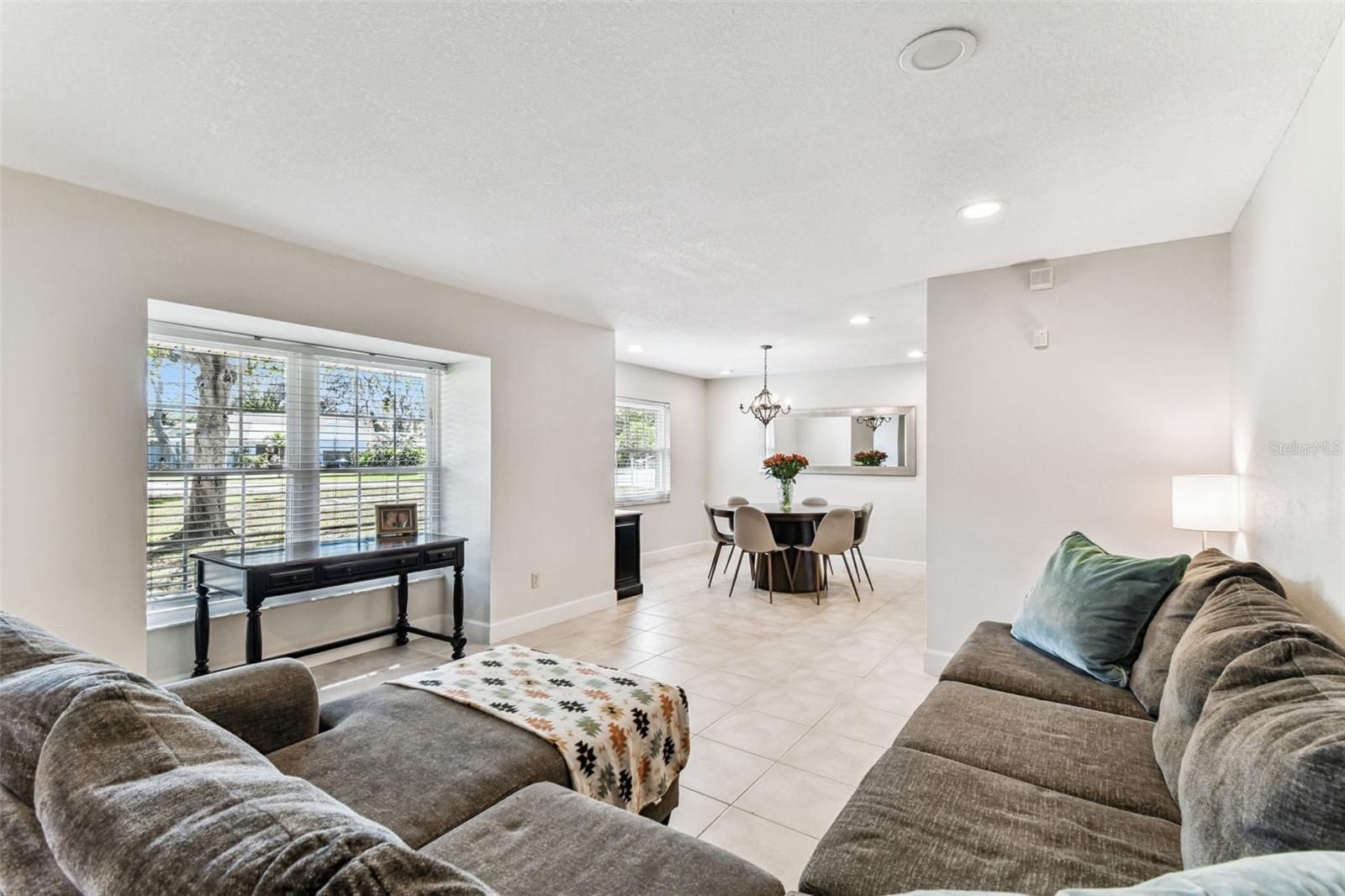 TAMPAS NORTH SIDE COUNTRY CLUB AREA UNIT - Residential