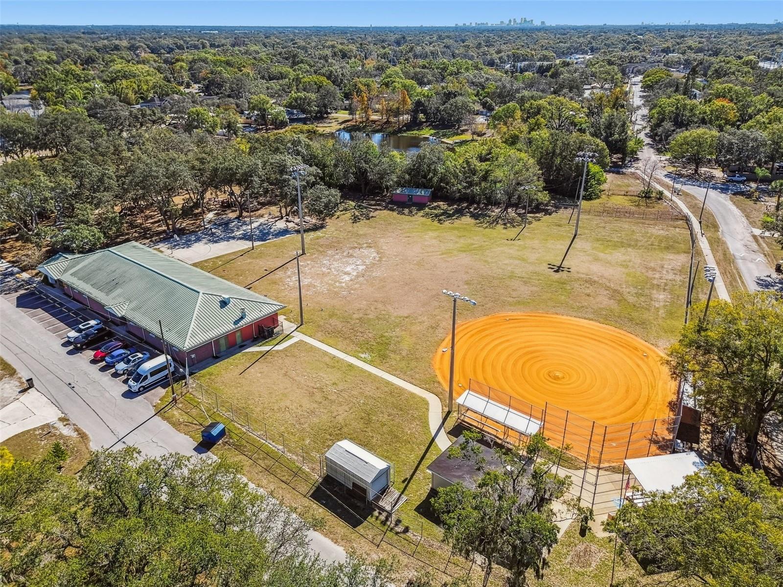 TAMPAS NORTH SIDE COUNTRY CLUB AREA UNIT - Residential