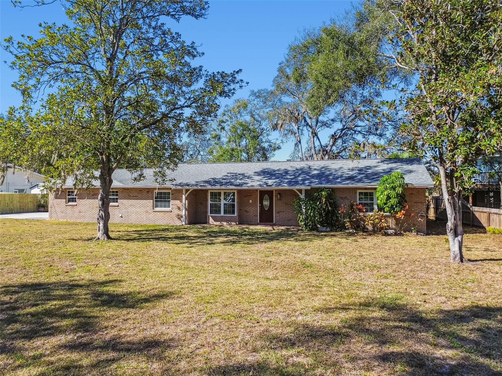 TAMPAS NORTH SIDE COUNTRY CLUB AREA UNIT - Residential