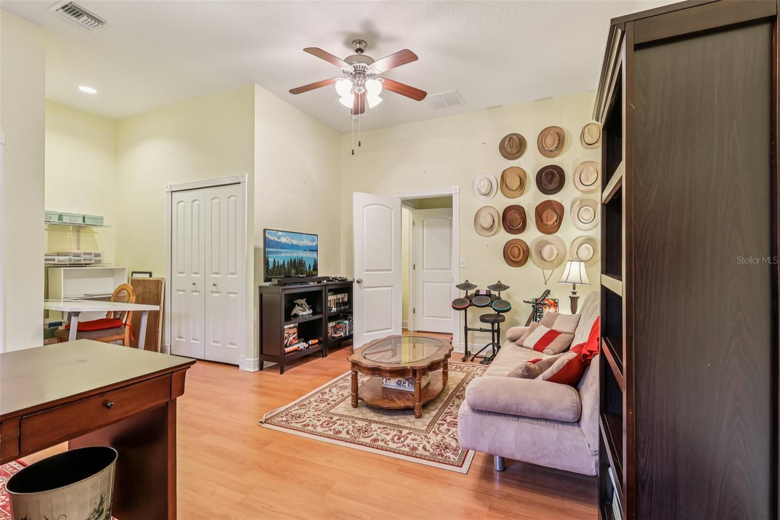 ROYAL TRAILS UNIT 01 - Residential