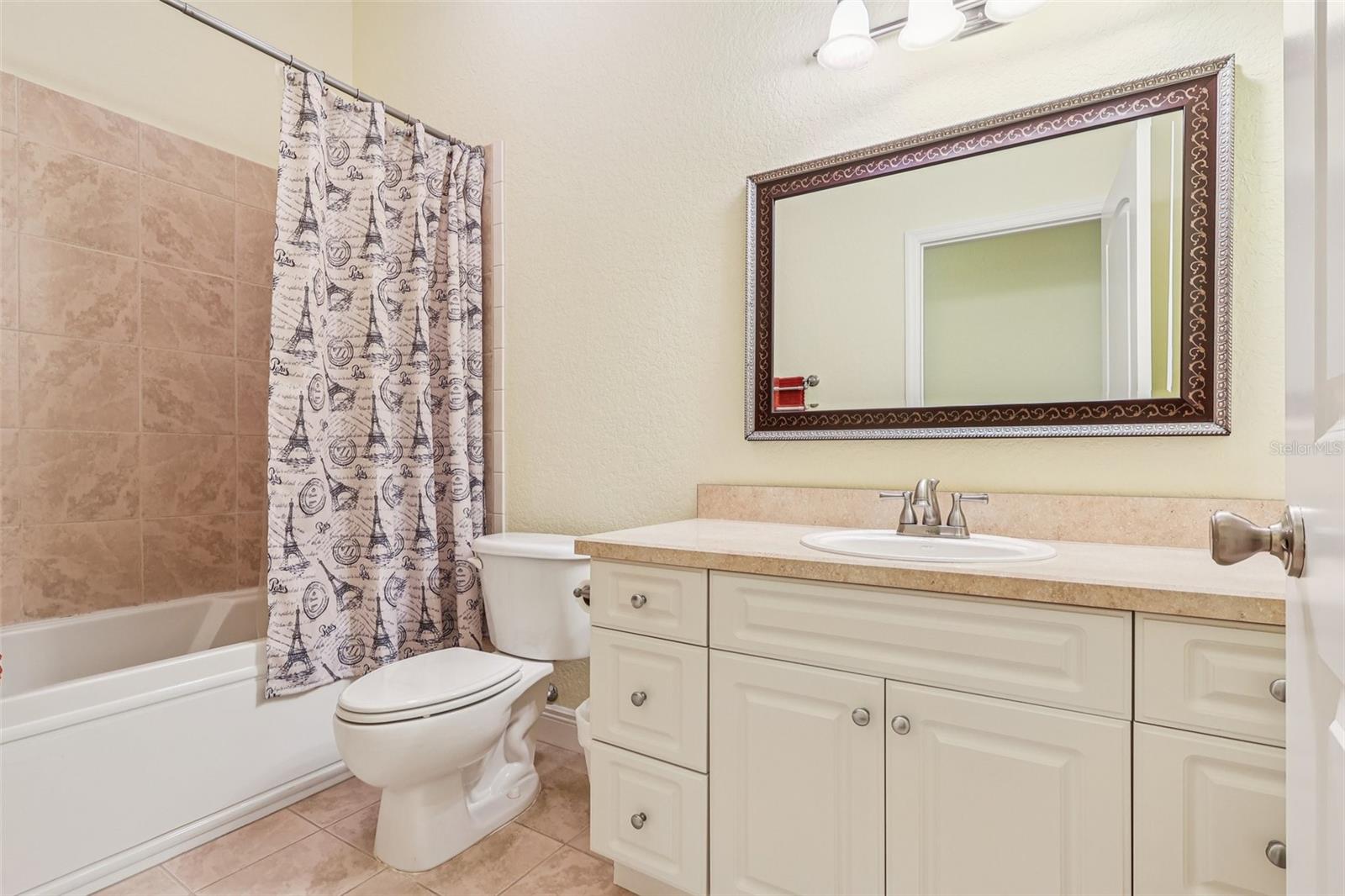 ROYAL TRAILS UNIT 01 - Residential