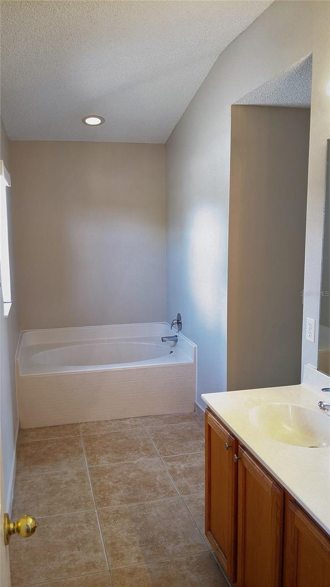 WETHERBEE LAKES SUB - Residential Lease