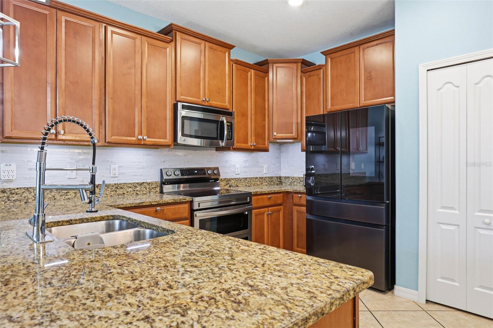 MEADOW POINTE IV - Residential