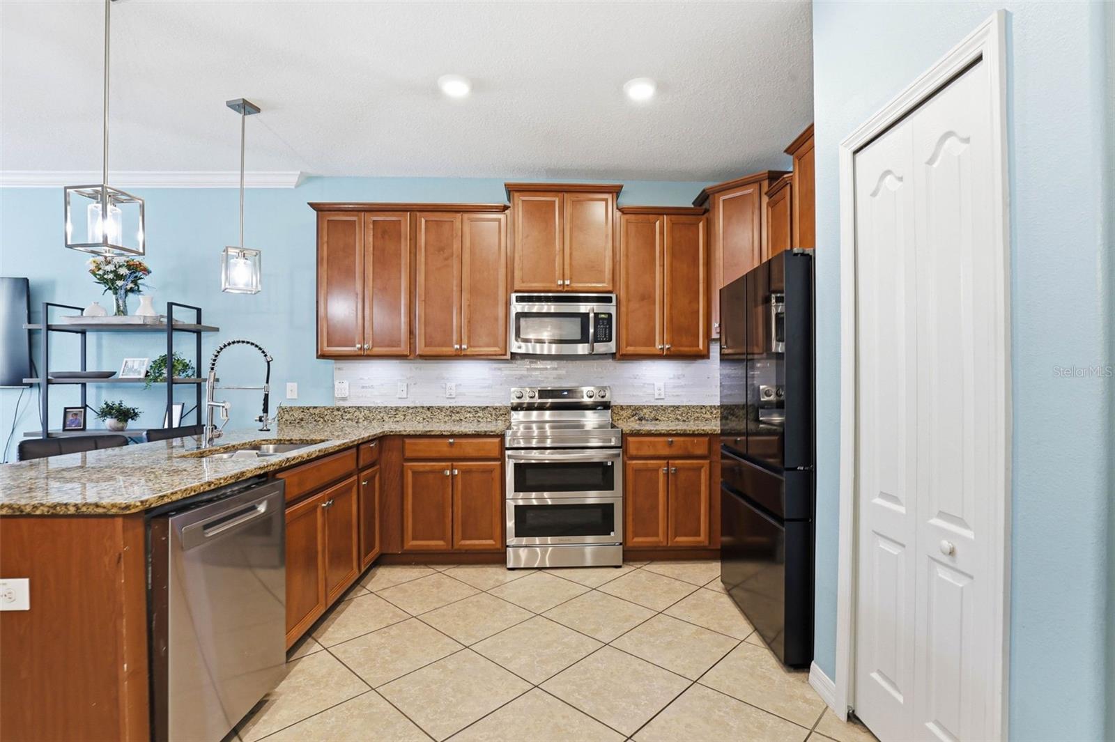 MEADOW POINTE IV - Residential