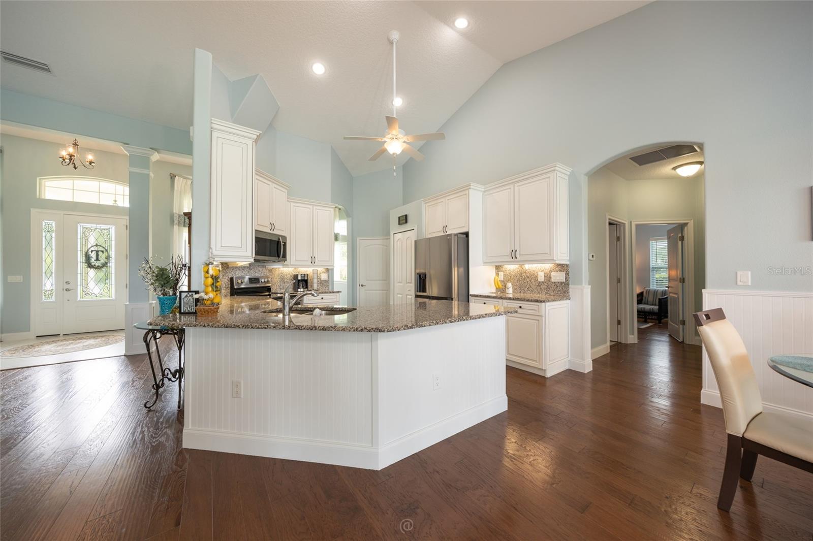 41 LUDLOW LANE W
