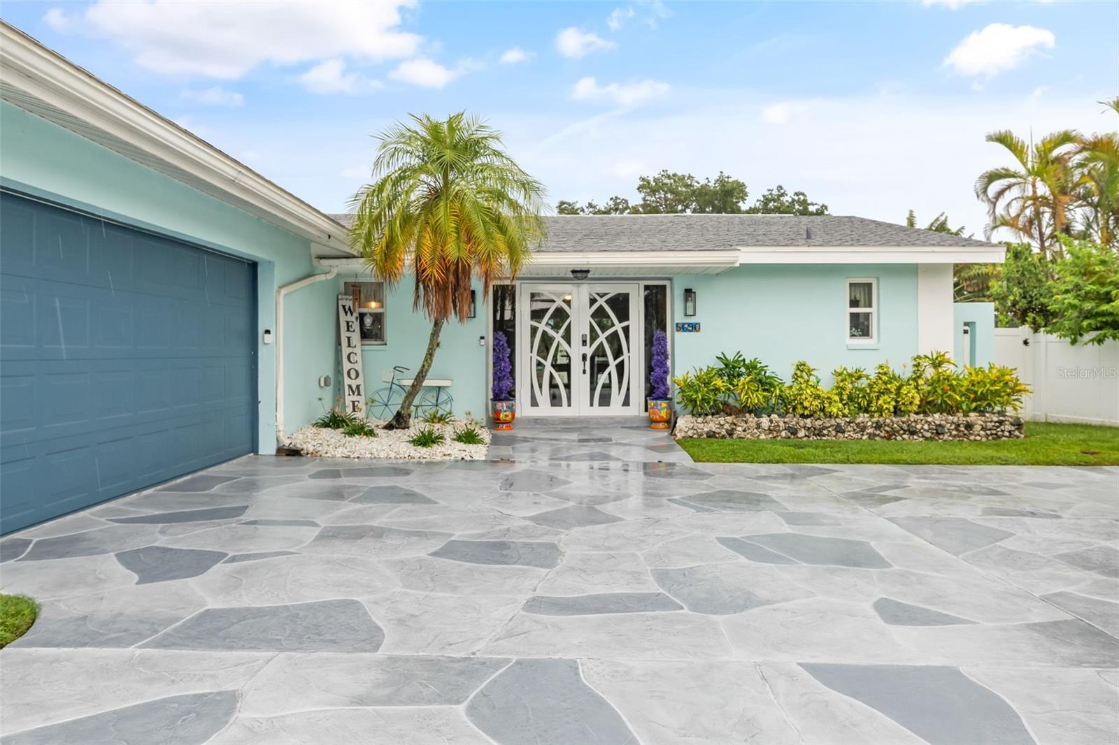 5690 BAYVIEW DRIVE