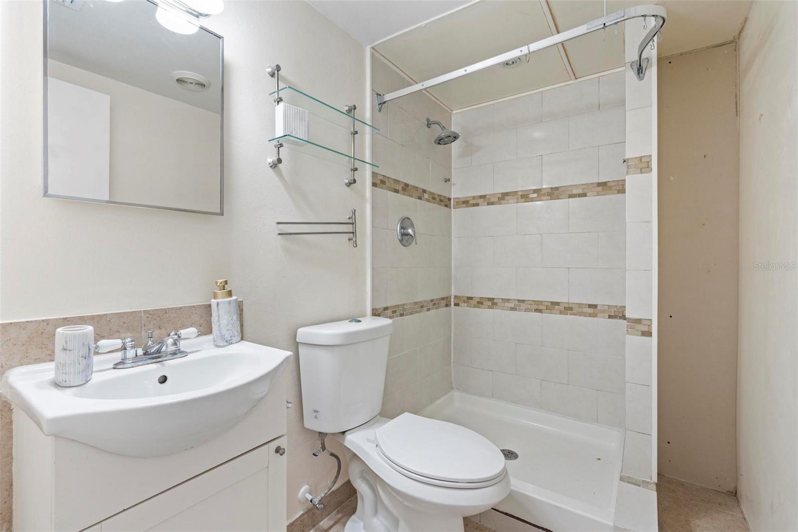 QUEENS MIRROR SOUTH 2ND REP ADD REP - Residential