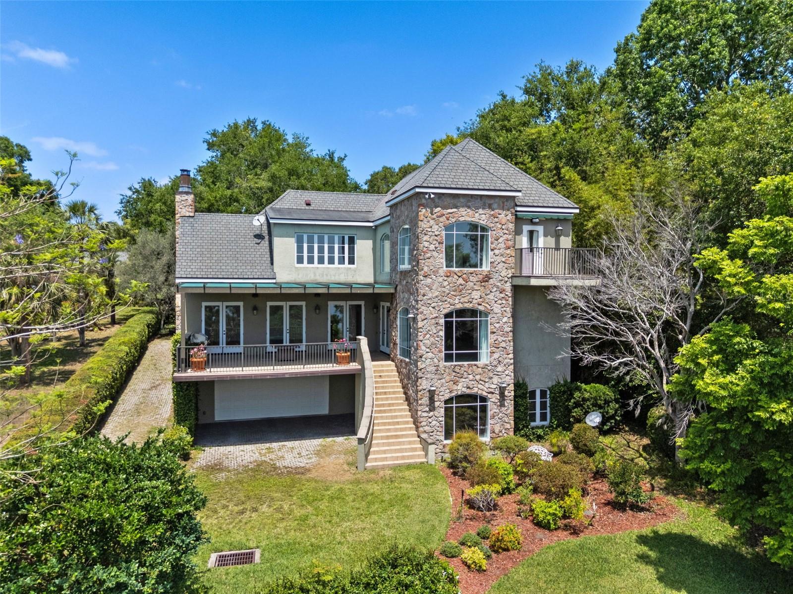 996 FAIRVIEW AVENUE