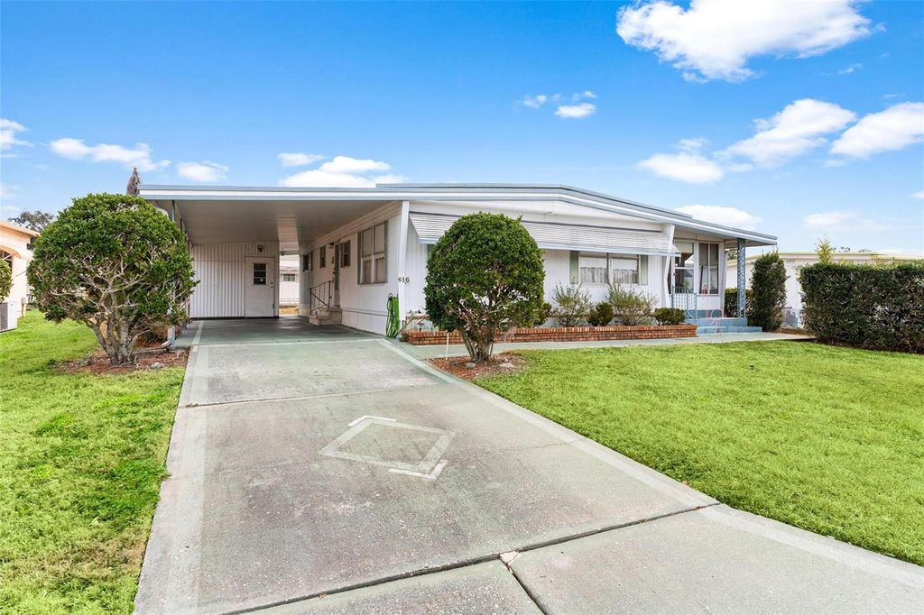 Photo of 616 Old Colony Road, Leesburg, FL 34748 (MLS # G5108165)