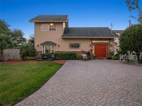 A home in PALM HARBOR