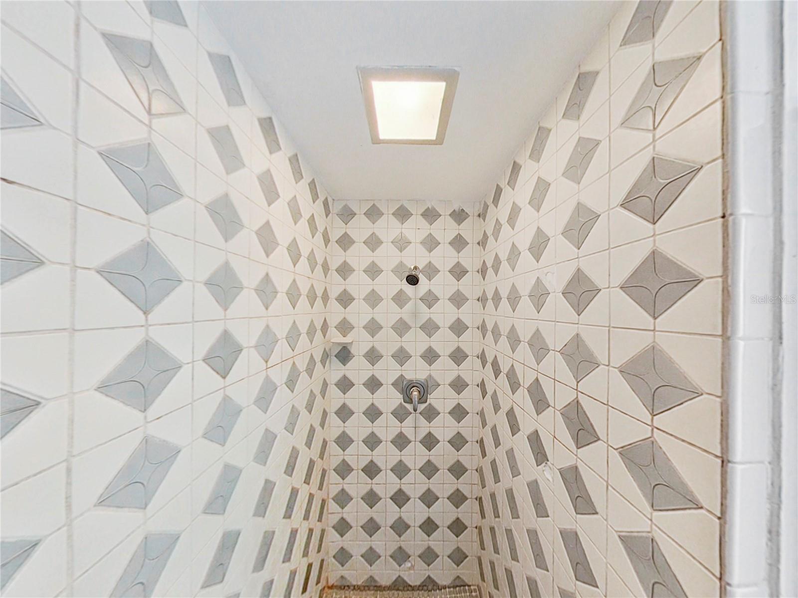 BAYSHORE GARDENS SEC 2 - Residential Lease