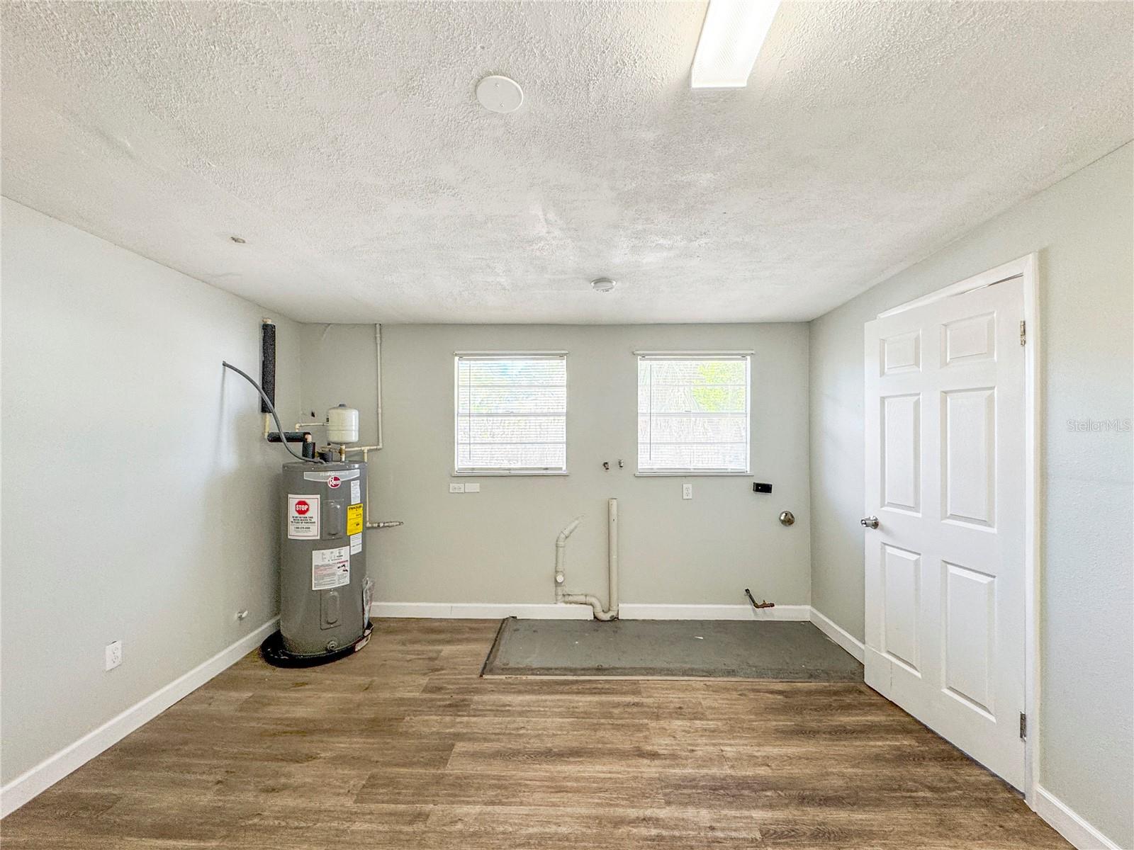 BAYSHORE GARDENS SEC 2 - Residential Lease