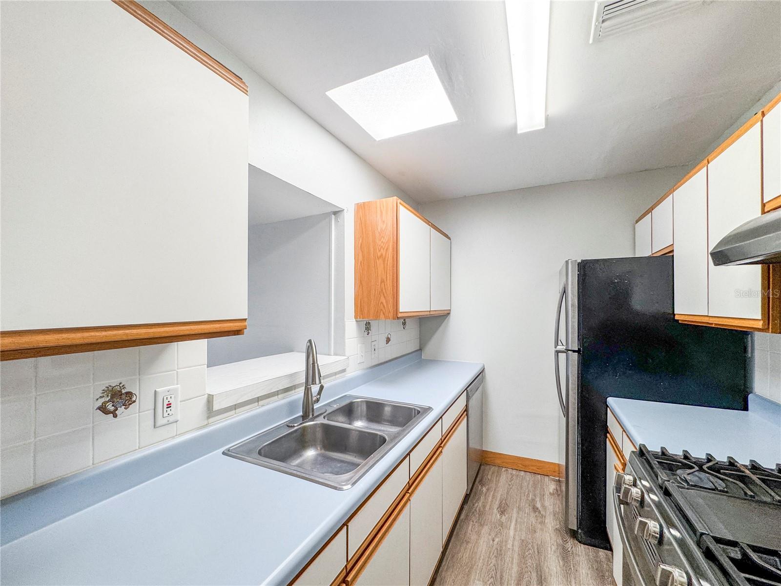 BAYSHORE GARDENS SEC 2 - Residential Lease