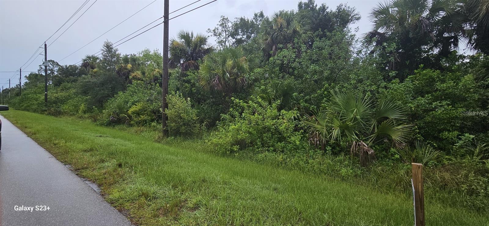 Discover the perfect opportunity to build your dream home on this spacious 1.14-acre lot in beautiful Naples. Located in a desirable area, this property offers the perfect blend of privacy and accessibility. Enjoy nearby amenities, stunning beaches, and a vibrant community. Don’t miss out on this rare chance to create your ideal living space in one of Florida’s most sought-after locations.
