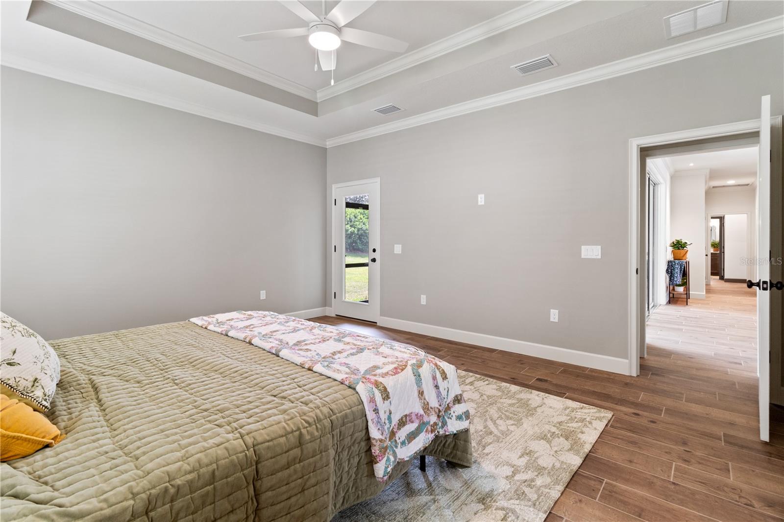 COACHMAN SQUARE - Residential