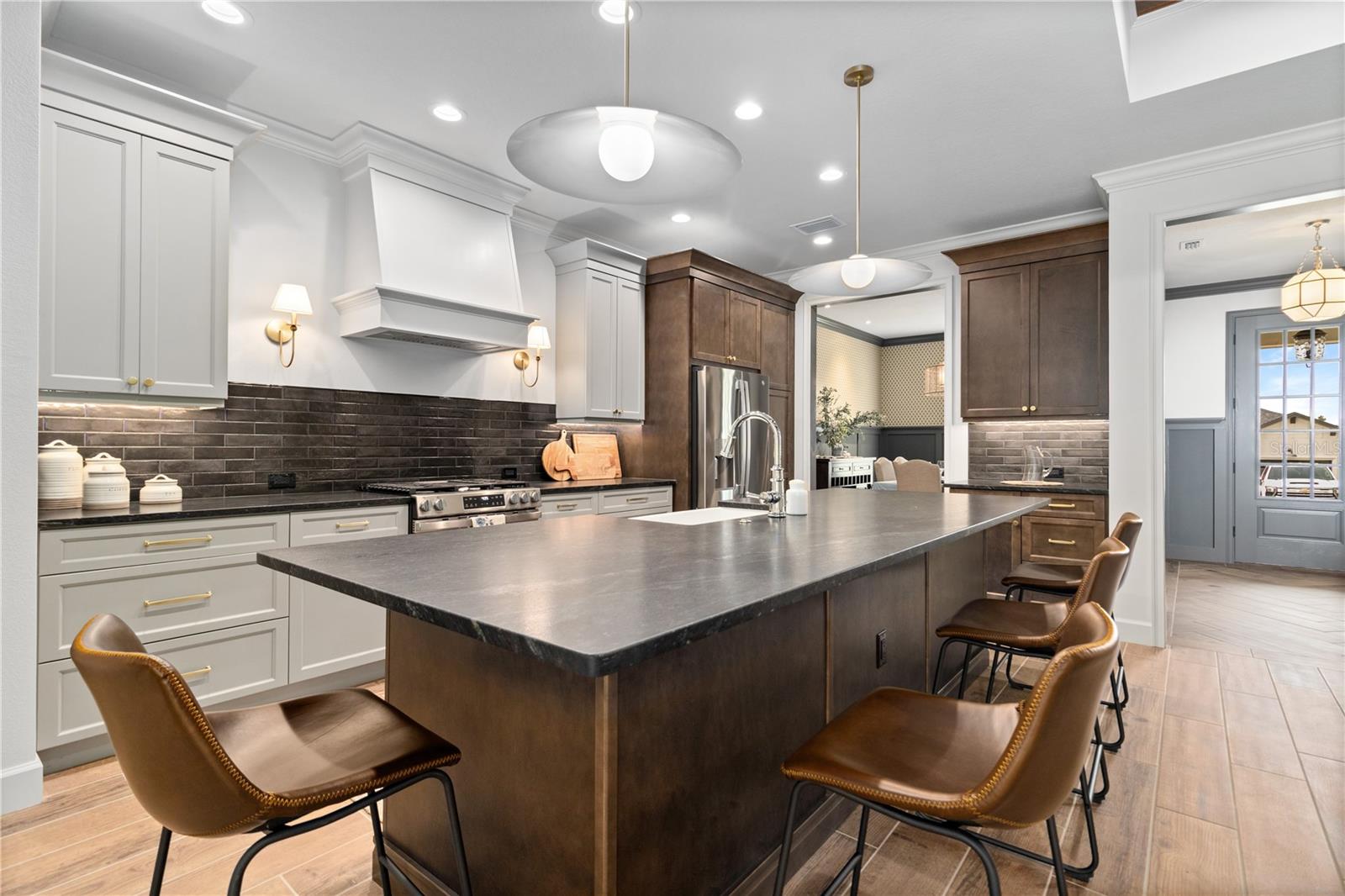 COACHMAN SQUARE - Residential