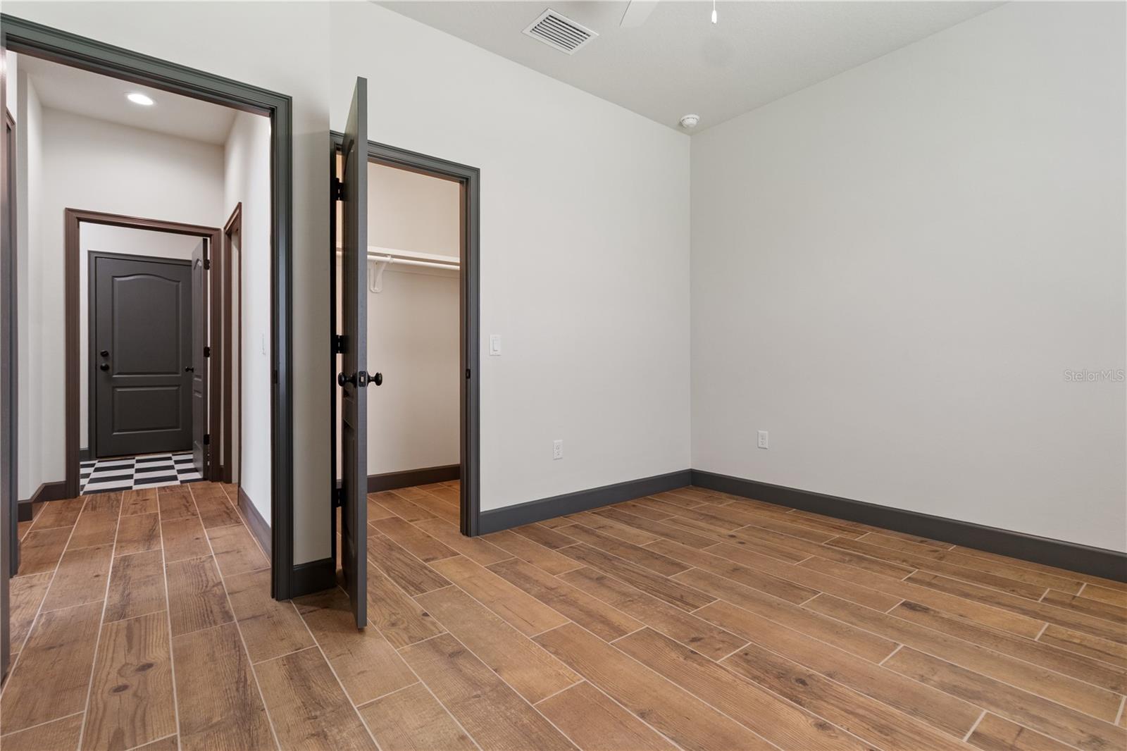 COACHMAN SQUARE - Residential