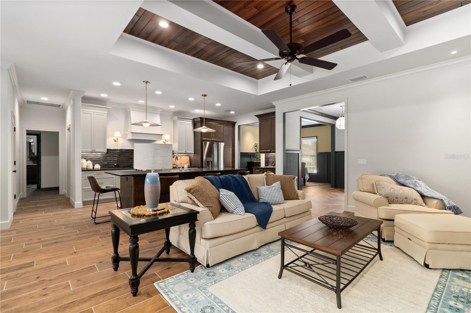 COACHMAN SQUARE - Residential