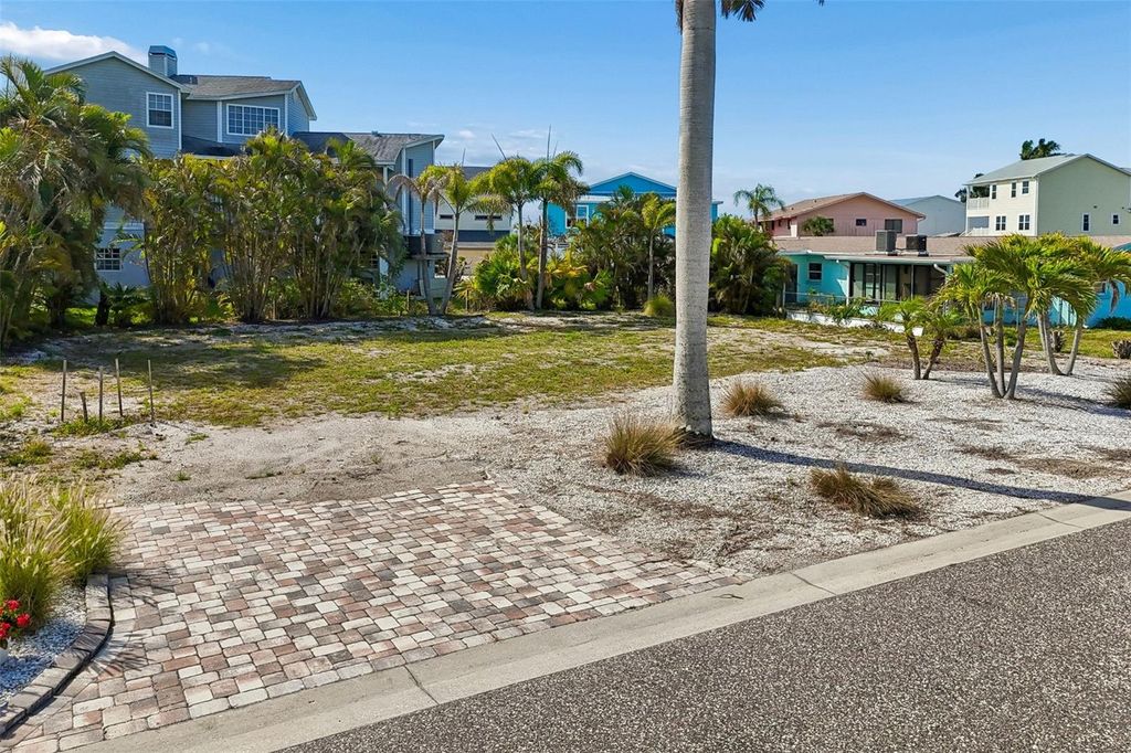 Photo of 211 176th Terrace Drive E, Redington Shores, FL 33708 (MLS # TB8505751)