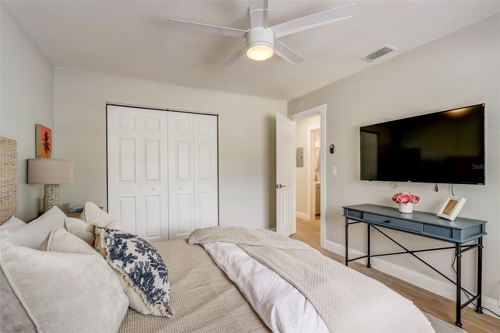 BAY CREST CONDO PH I - Residential